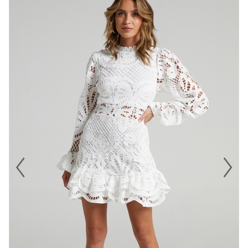 Showpo lined white lace dress, never been worn before, new with tags